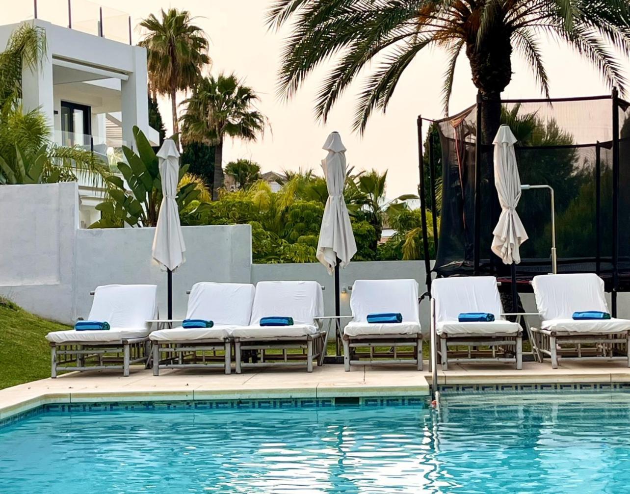 Lovely In The Location 10-12 Beds! Villa